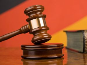 Leia mais sobre o artigo TST decide que pernoite do motorista no caminhão não gera indenização por danos morais