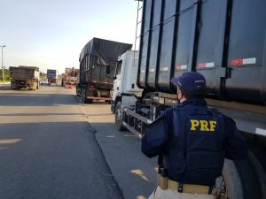 Leia mais sobre o artigo PRF no Ceará realiza XI operação temática de fiscalização de transporte de cargas indivisíveis