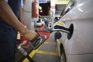 Leia mais sobre o artigo Após isenção de impostos federais, 18 estados e DF aumentam ICMS sobre o diesel