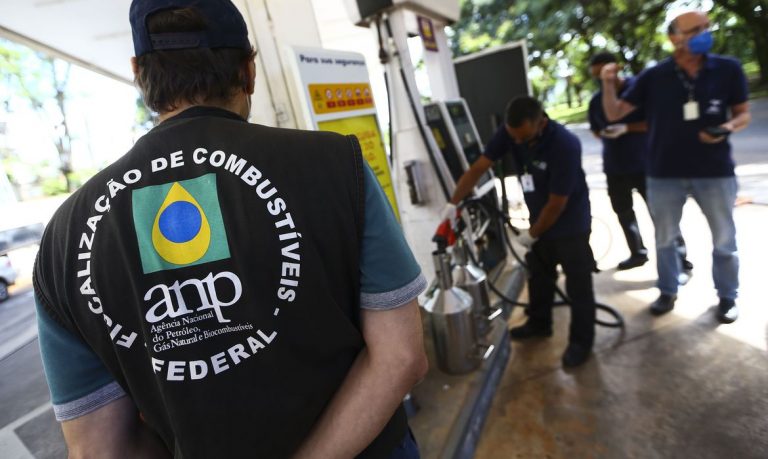 Leia mais sobre o artigo ANP autua postos de gasolina durante primeiro dia de força-tarefa