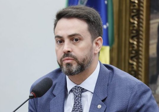 Leia mais sobre o artigo Projeto repassa a tributos federais a redução de ICMS em combustíveis