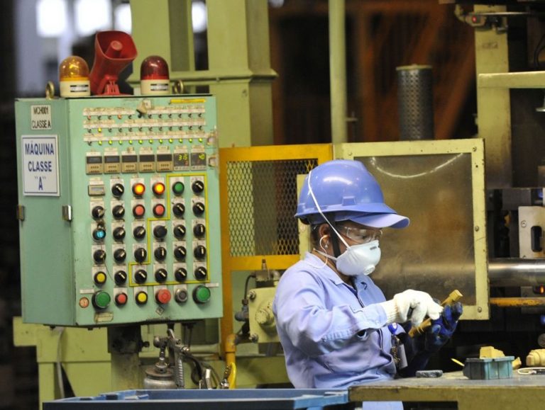 Leia mais sobre o artigo Atividade econômica cresce 2,3% no primeiro trimestre, diz BC