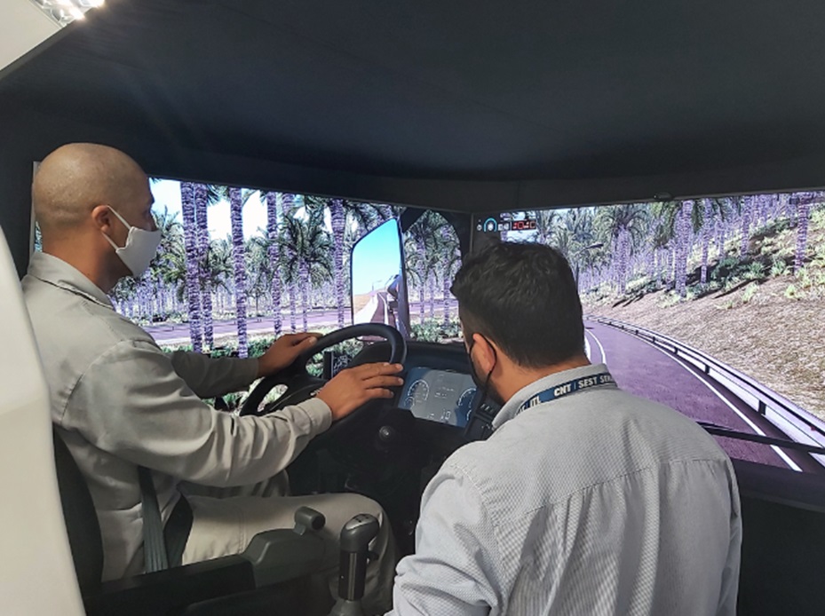 No momento, você está visualizando Treinamentos em simuladores contribuem para uma direção mais segura