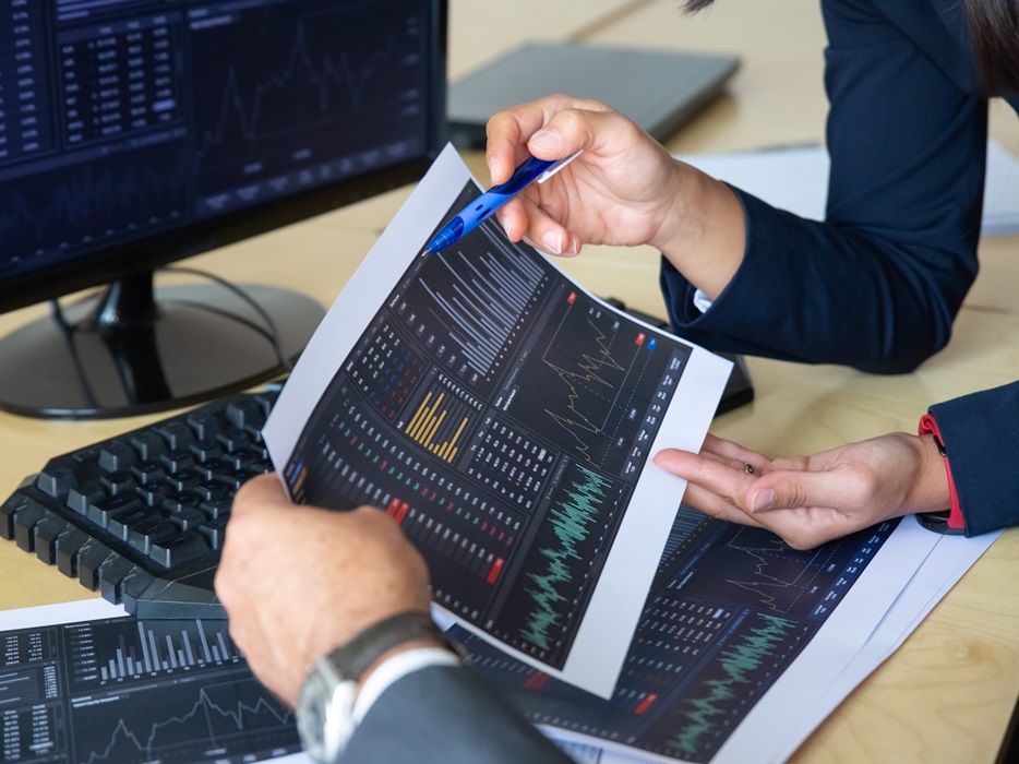 No momento, você está visualizando Bolsa bate recorde e dólar cai para menor nível desde dezembro