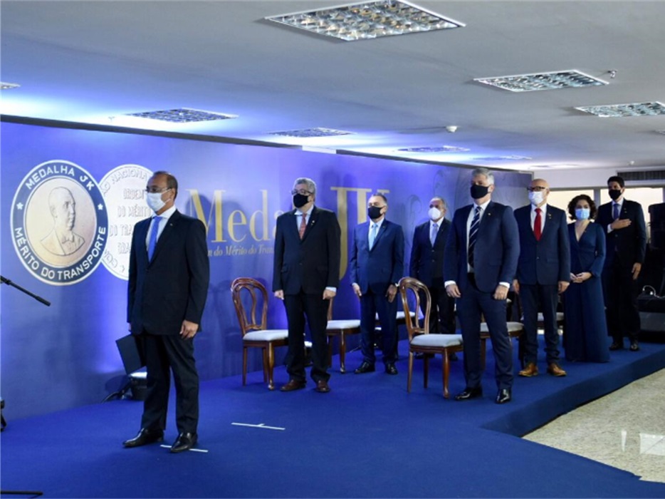 No momento, você está visualizando CNT homenageia 13 personalidades com a Ordem do Mérito do Transporte Brasileiro