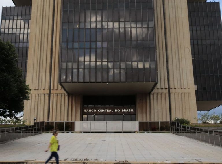 Leia mais sobre o artigo Mercado financeiro prevê crescimento econômico de 3,96% neste ano