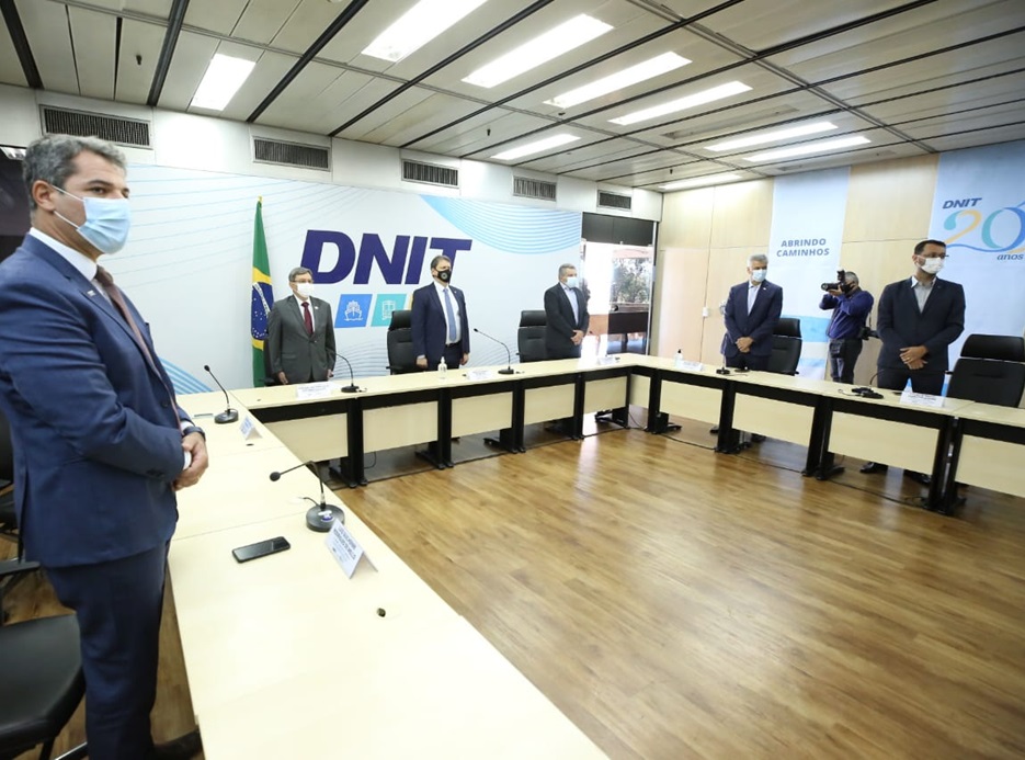 No momento, você está visualizando Emoção e homenagens marcam comemoração virtual dos 20 anos do DNIT