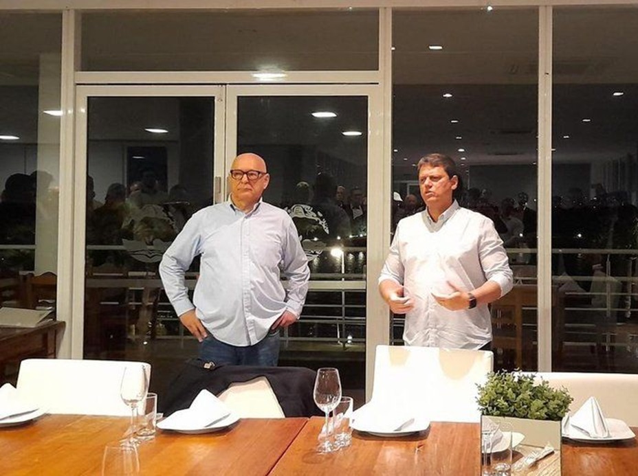 No momento, você está visualizando Ministro da Infraestrutura tem encontro com transportadores em Porto Alegre