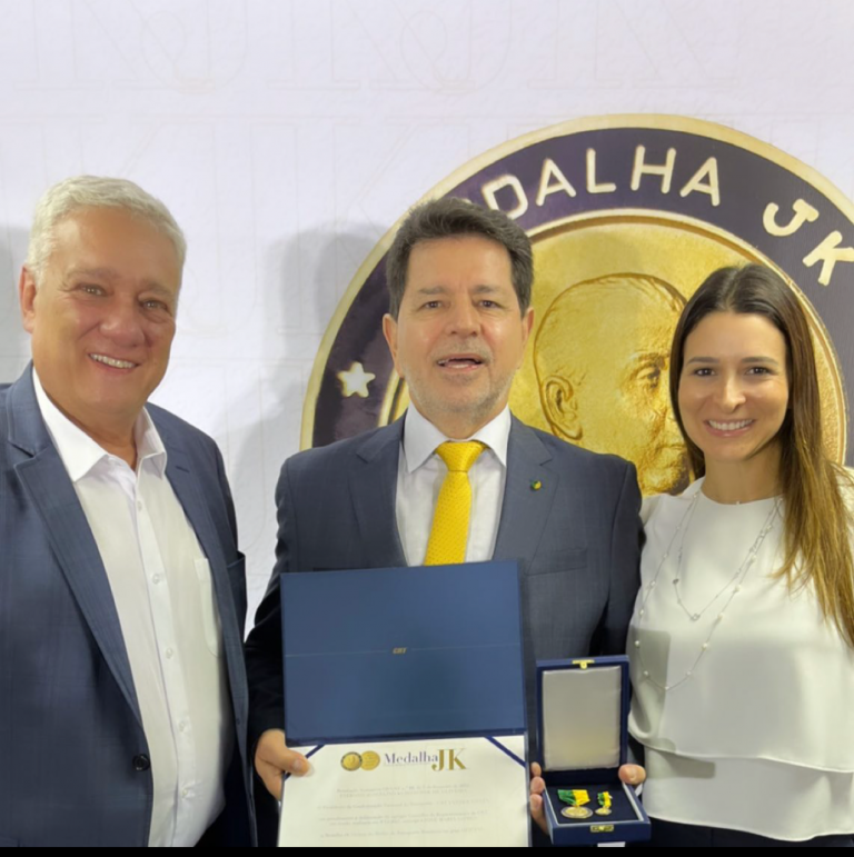 Leia mais sobre o artigo Ex-presidente Michel Temer recebe honraria máxima da Medalha JK