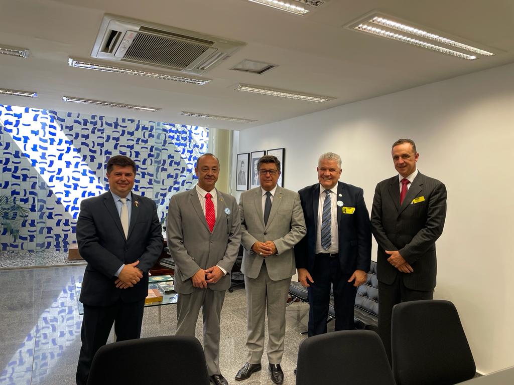 No momento, você está visualizando Entidades do setor de transporte se reúnem com senador Carlos Viana para tratar sobre a MP 1153 e o PL de tanque adicional