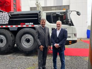 Leia mais sobre o artigo SINDIPESA participa da cerimônia de entrega do primeiro guindaste XCA500BR da XCMG à Carreira Martins