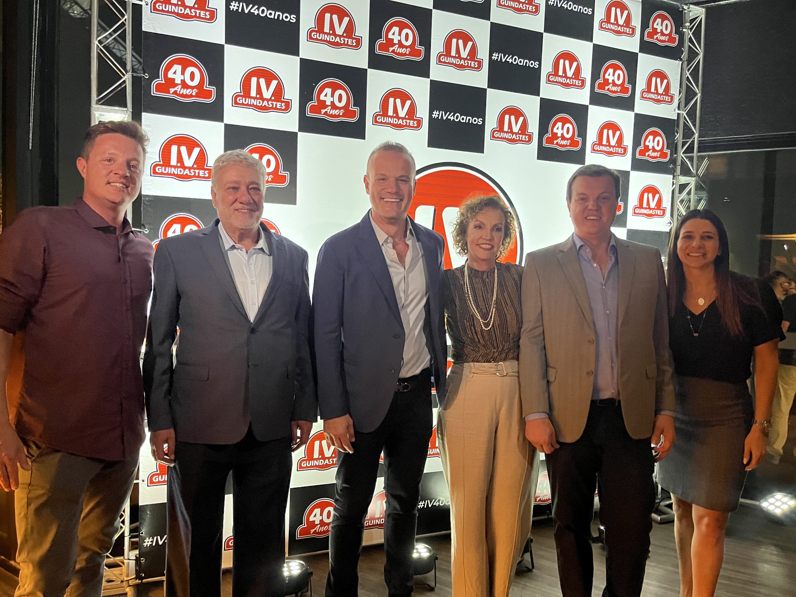 No momento, você está visualizando I.V. GUINDASTES comemora 40 anos de atuação