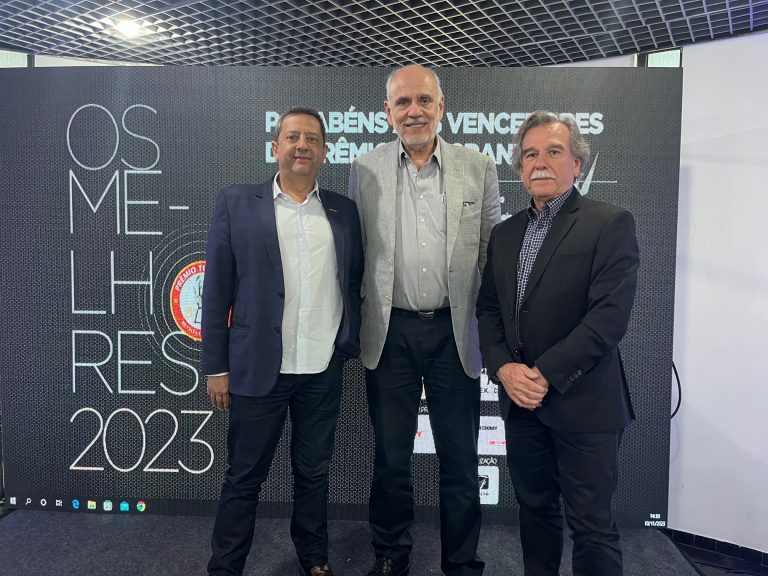 Leia mais sobre o artigo Top Crane 2023 premia empresas do setor de transporte e movimentação de carga