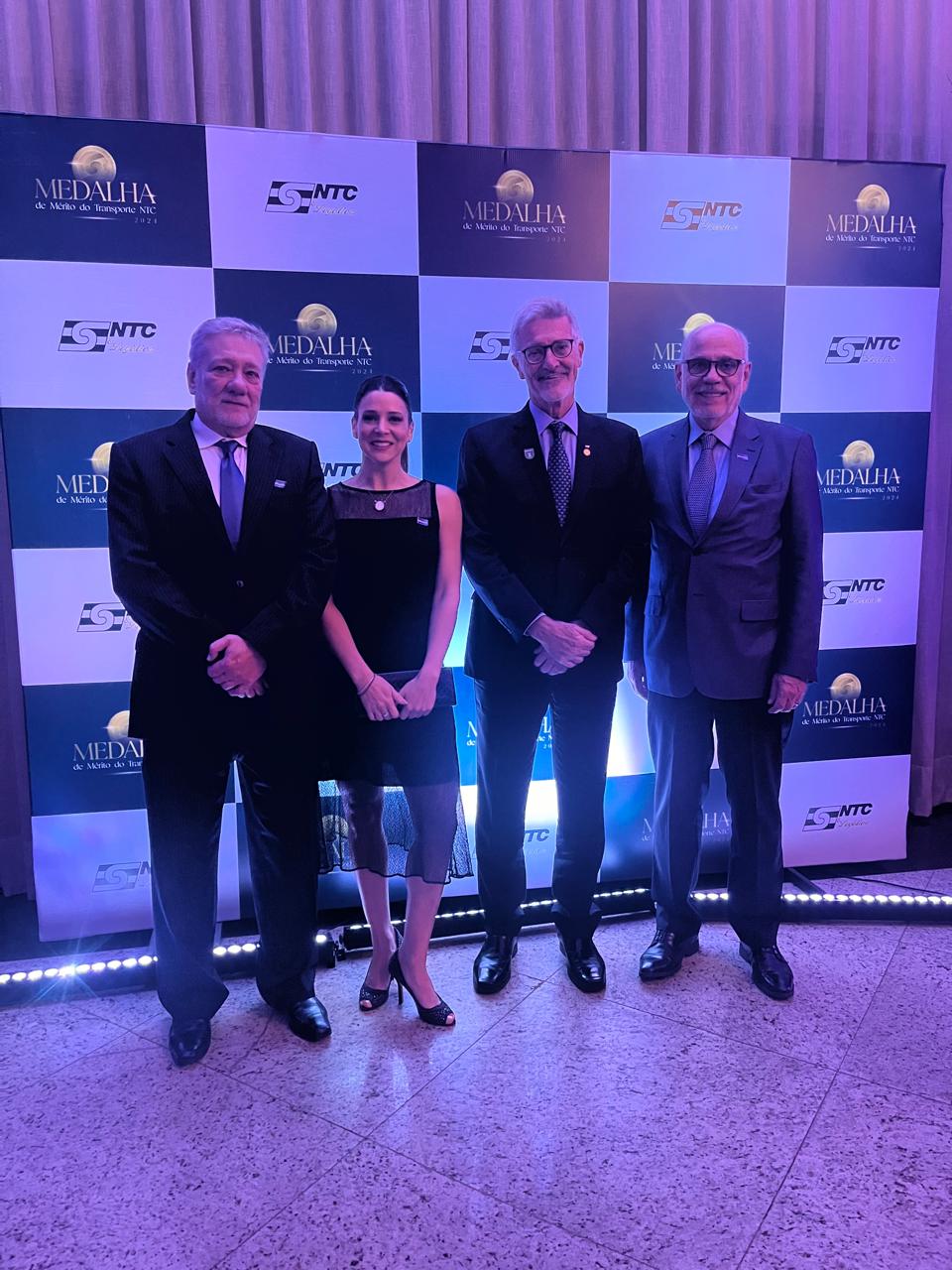 No momento, você está visualizando Autoridades abrem solenidade de entrega da Medalha de Mérito do Transporte NTC 2024