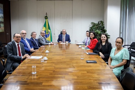 Leia mais sobre o artigo SINDIPESA se encontra com Geraldo Alckmin e discute a isenção de imposto para importação de peças para guindastes