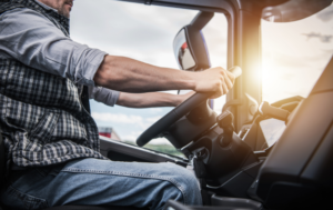 Leia mais sobre o artigo Escassez de caminhoneiros pode comprometer a logística global nos próximos anos