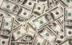 Leia mais sobre o artigo Dólar cai para R$ 5,84 após suspensão de tarifaço de Trump