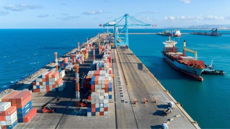 Leia mais sobre o artigo Nova rota entre China e Ceará reduz tempo de transporte em 50%