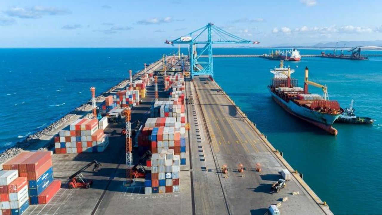 No momento, você está visualizando Nova rota entre China e Ceará reduz tempo de transporte em 50%