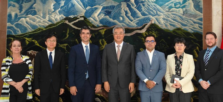 Leia mais sobre o artigo ANTT expõe perspectivas acerca da infraestrutura concedida à Embaixada da China e reforça convite à participação chinesa nos projetos futuros