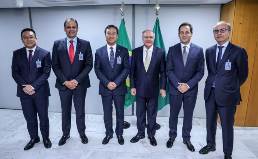 No momento, você está visualizando Alckmin recebe executivos e destaca investimento de US$ 1,2 bi em fábrica de pneus