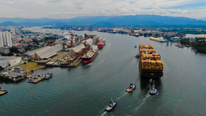 No momento, você está visualizando Porto de Santos tem redução de 0,9% na movimentação de carga no primeiro semestre