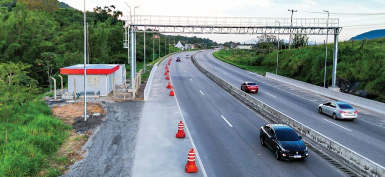 Leia mais sobre o artigo Pedágio sem parada: ANTT reabre consulta sobre Sistema de Livre Passagem (Free Flow) em rodovias federais