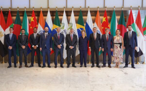 Leia mais sobre o artigo Governo negocia com Banco do BRICS R$ 2,7 bilhões para infraestrutura e logística