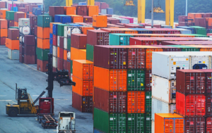 Leia mais sobre o artigo Um mês de tarifaço: vendas para EUA caem 18,5%, e superávit da balança sobe