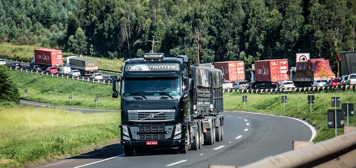 Leia mais sobre o artigo Transporte rodoviário de cargas ensaia recuperação, mas ainda acumula perdas