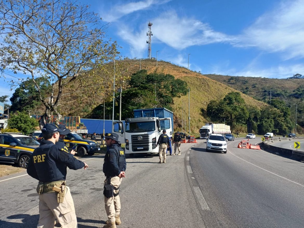 No momento, você está visualizando PRF inicia Operação Prisma para reforçar fiscalização de transporte de cargas