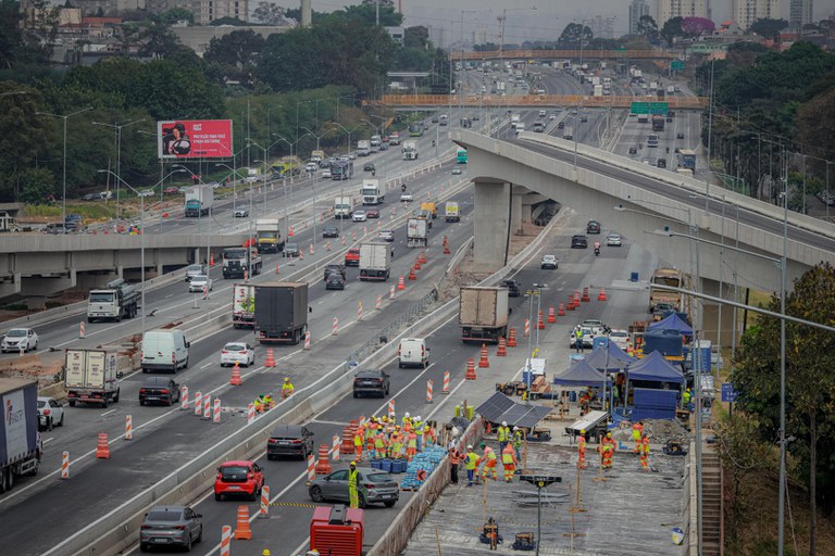 Leia mais sobre o artigo Renan Filho entrega novos complexos viários na Dutra e amplia integração em São Paulo